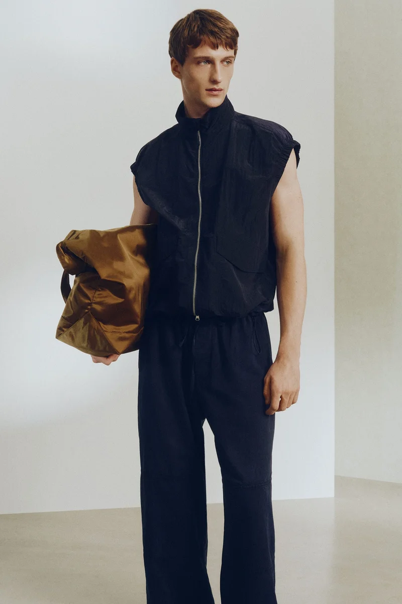 اتش اند ام بنطلون فضفاض من مزيج الكتان